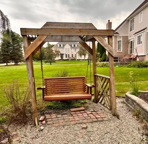 ペンション Charming Canton Guesthouse With Private Entrance & Hot Tub