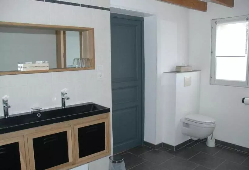 ペンション Maison D Hôtes Avec Piscine Près Du Mans, Idéale Pour Groupes Et Séminaires, Espaces Verts Et Confor