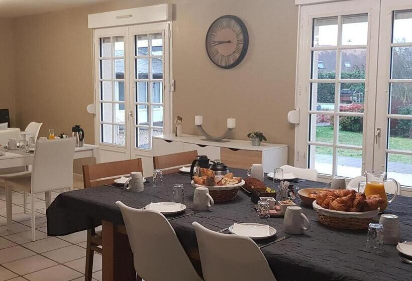 ペンション Maison D Hôtes Avec Piscine Près Du Mans, Idéale Pour Groupes Et Séminaires, Espaces Verts Et Confor