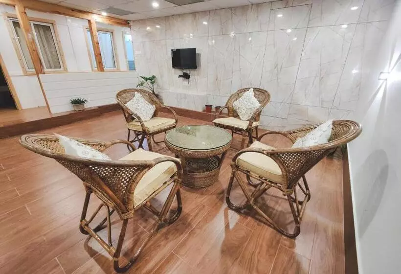 Majatalo Insara Cottage Homestay