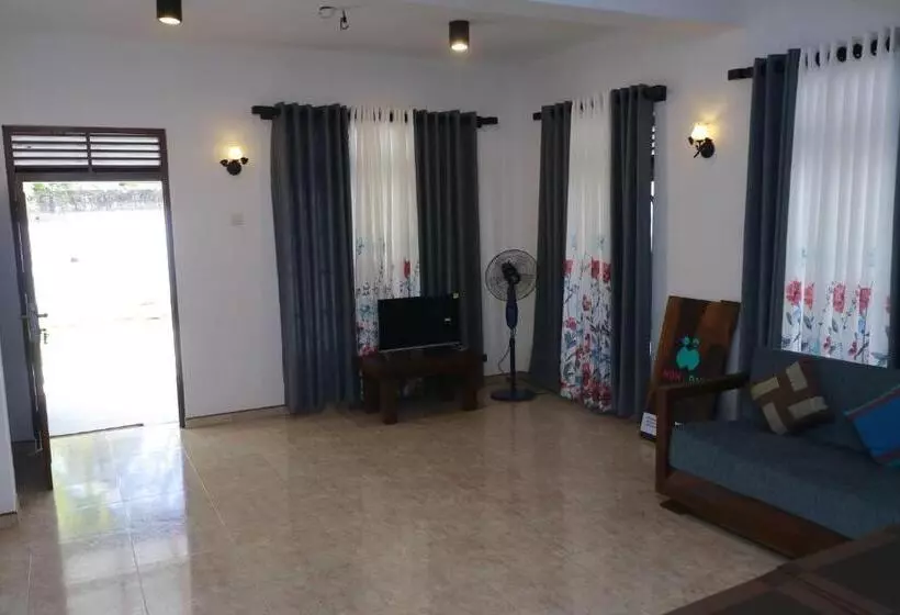 ペンション Mom & Dad Villa
