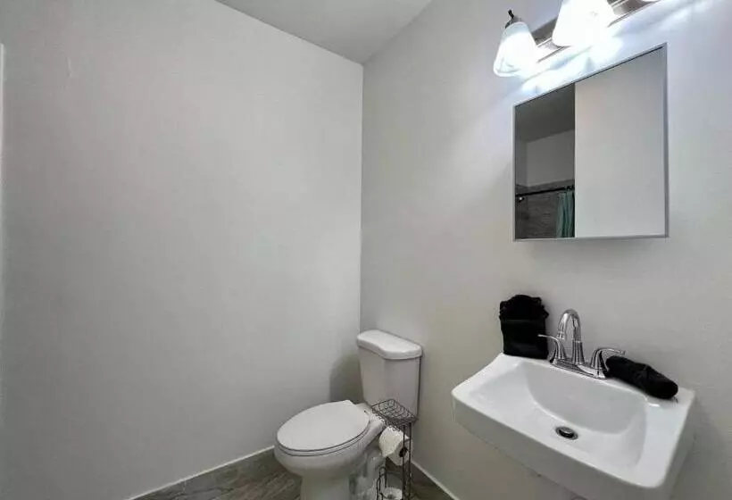 ペンション Room In Guest Room   Elegant Remodeled Beach Hotel   05