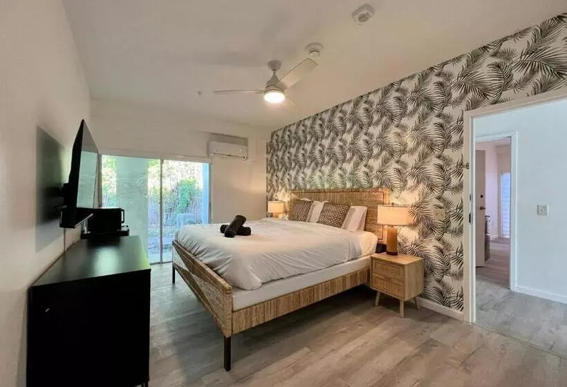 ペンション Room In Guest Room   Elegant Remodeled Beach Hotel   05