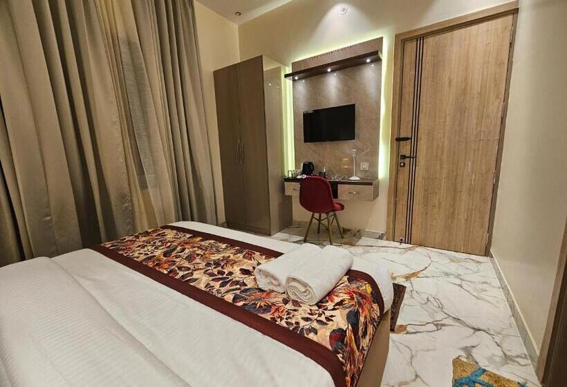The Lodgers Boutique Hotel Near India Expo Centre & Mart Greater Noida