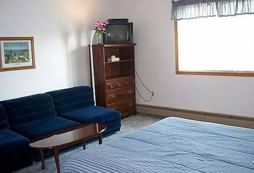 Aquarius Arms Motel
