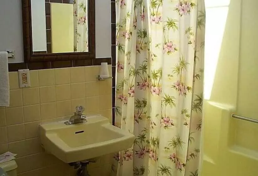 Aquarius Arms Motel