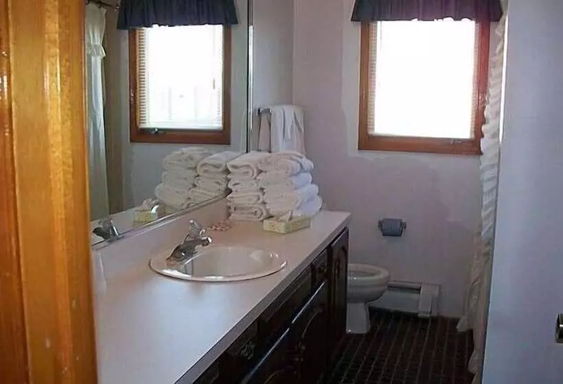 Aquarius Arms Motel