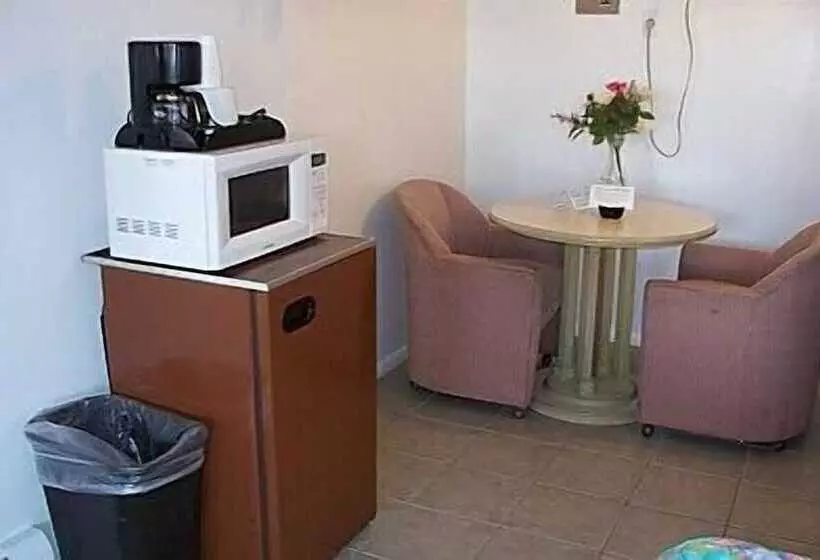 Aquarius Arms Motel