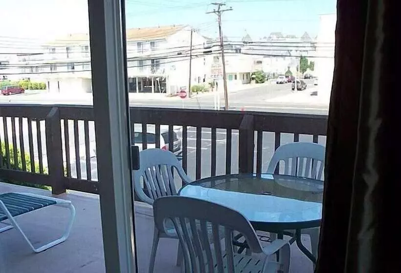 Aquarius Arms Motel