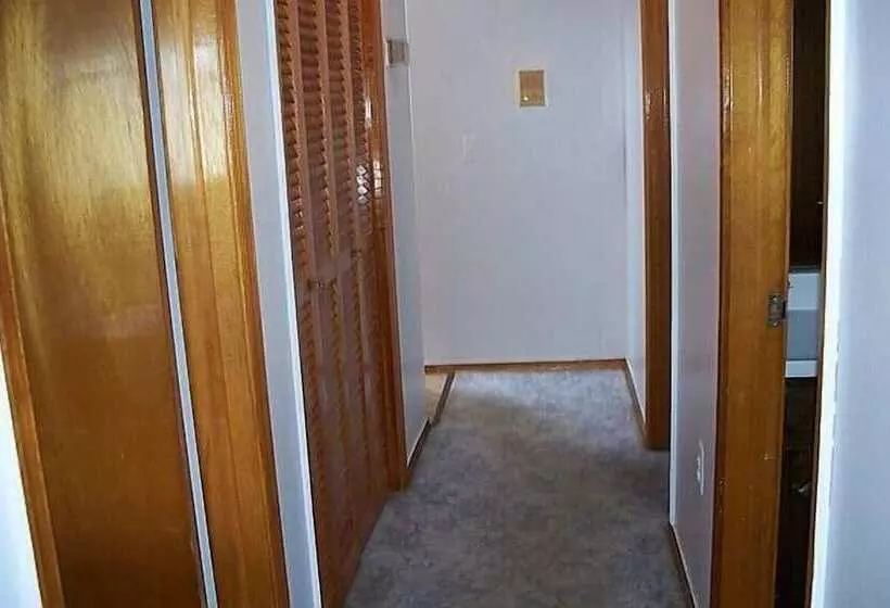 Aquarius Arms Motel