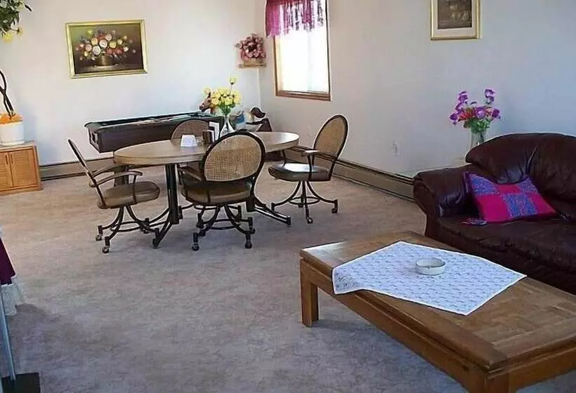 Aquarius Arms Motel