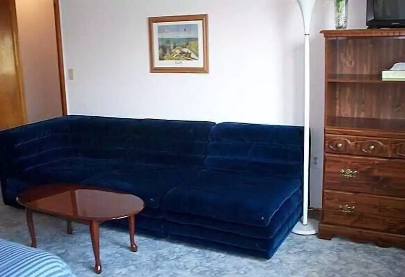 Aquarius Arms Motel