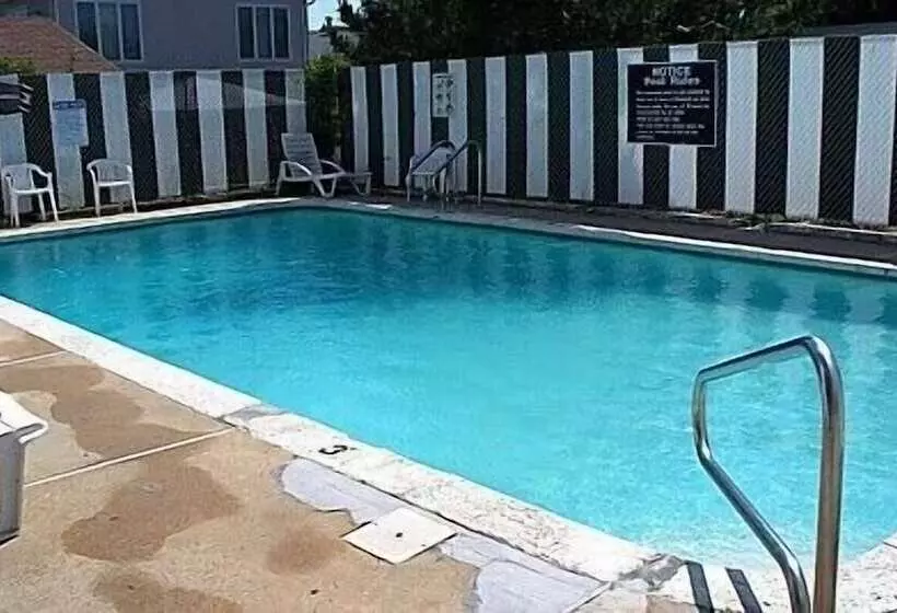 Aquarius Arms Motel