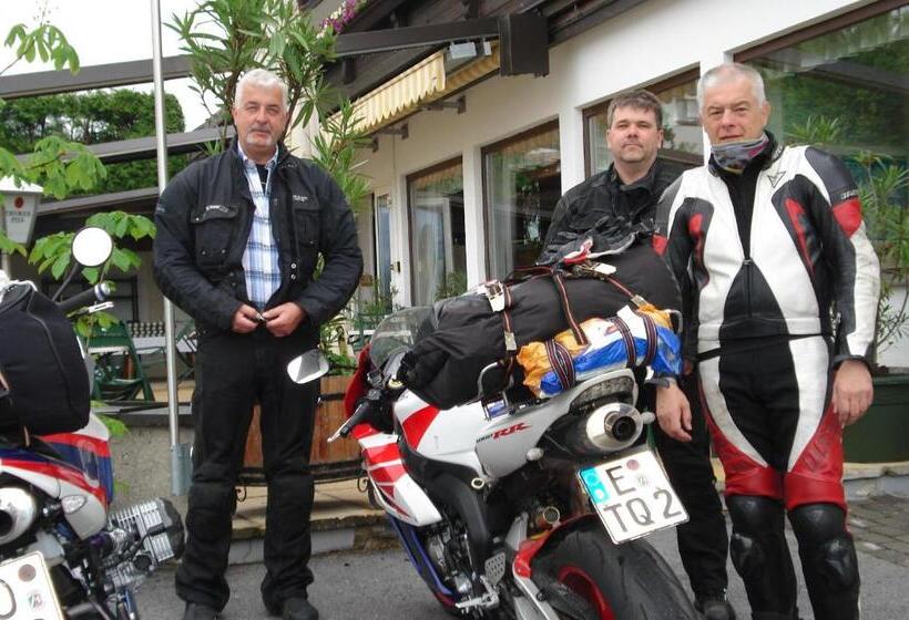 ホテル Baumgarten & Chalet Baumgarten