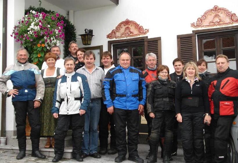 ホテル Baumgarten & Chalet Baumgarten