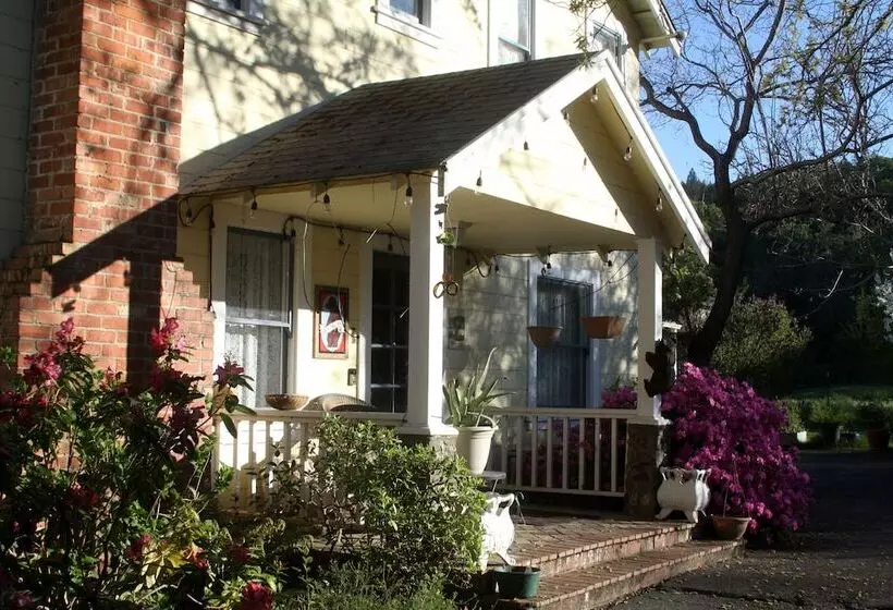 Hotelli Bear Flag Inn