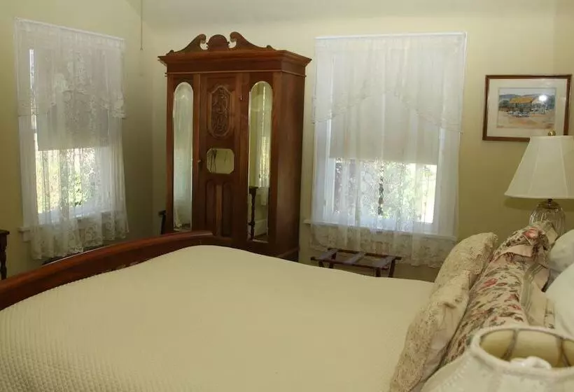 Hotelli Bear Flag Inn