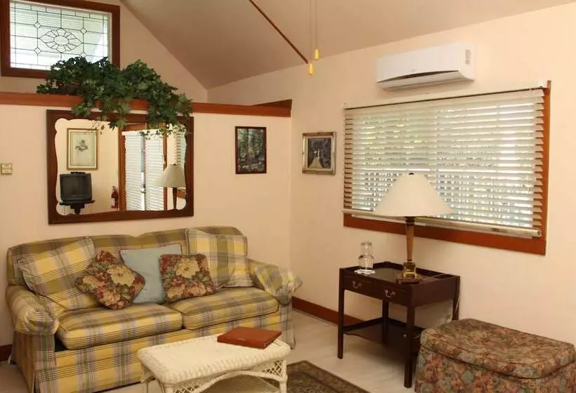 Hotelli Bear Flag Inn