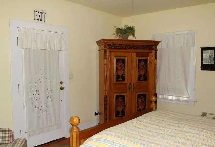 Hotelli Bear Flag Inn