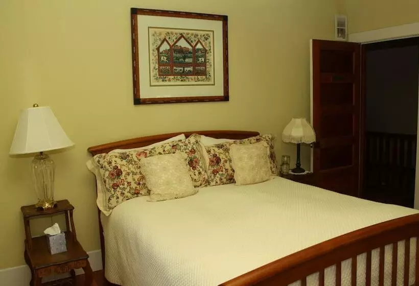 Hotelli Bear Flag Inn