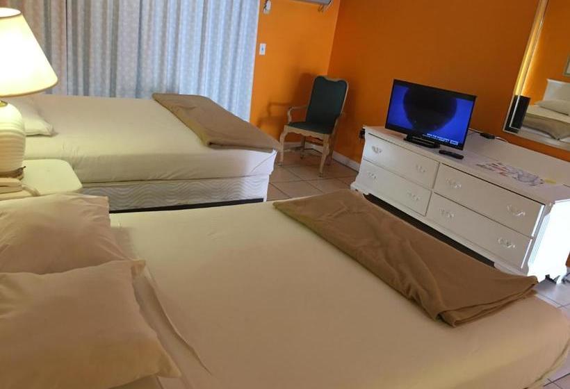 호텔 Camelot Waterfront Inn