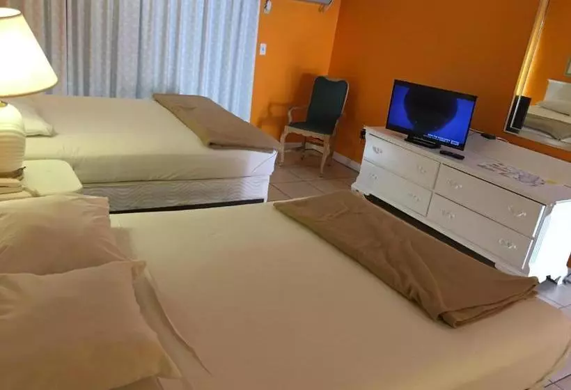 ホテル Camelot Waterfront Inn