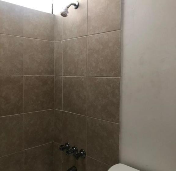 호텔 Camelot Waterfront Inn