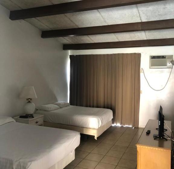 호텔 Camelot Waterfront Inn