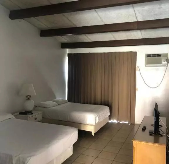 ホテル Camelot Waterfront Inn