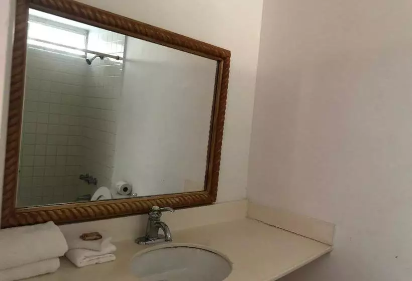ホテル Camelot Waterfront Inn