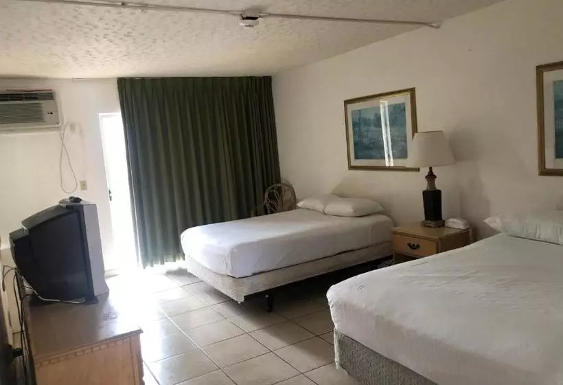 ホテル Camelot Waterfront Inn