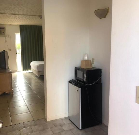 호텔 Camelot Waterfront Inn