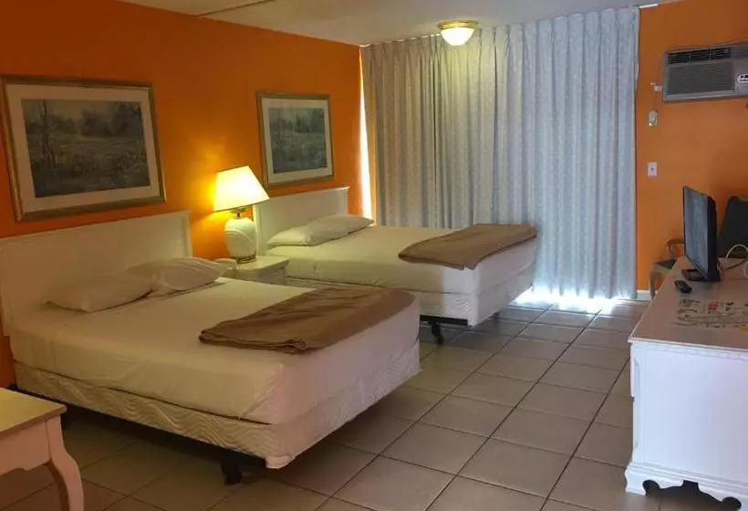 ホテル Camelot Waterfront Inn