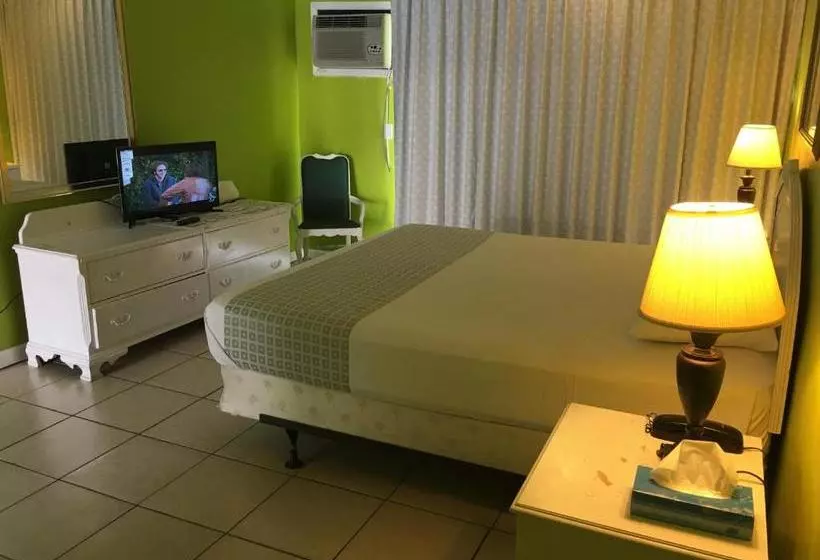 ホテル Camelot Waterfront Inn