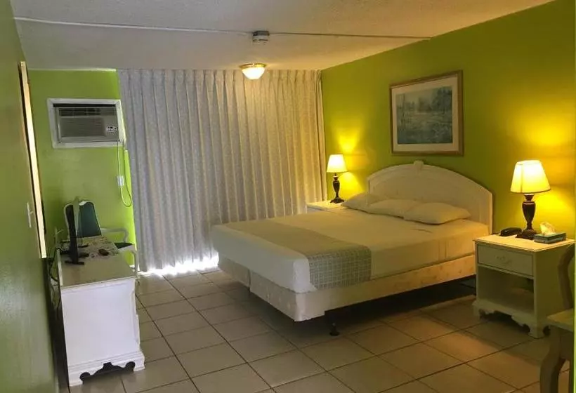ホテル Camelot Waterfront Inn