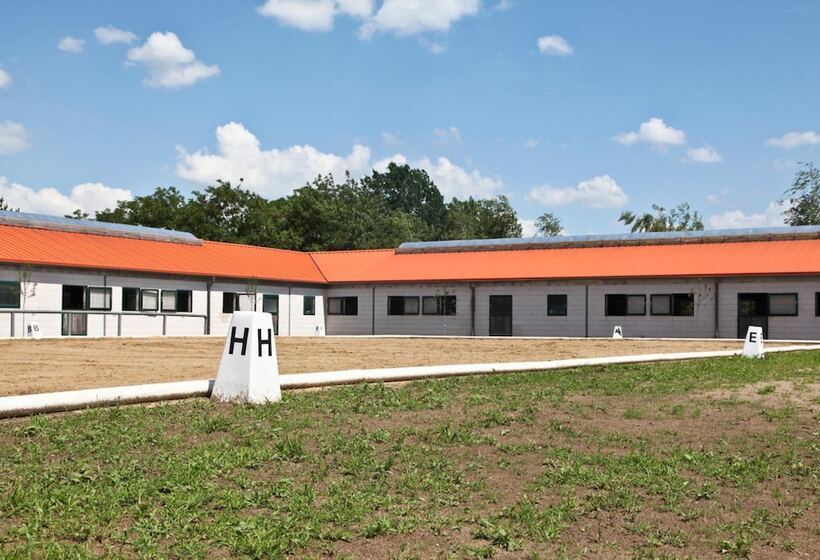 בית מלון כפרי Country Inn Suiten