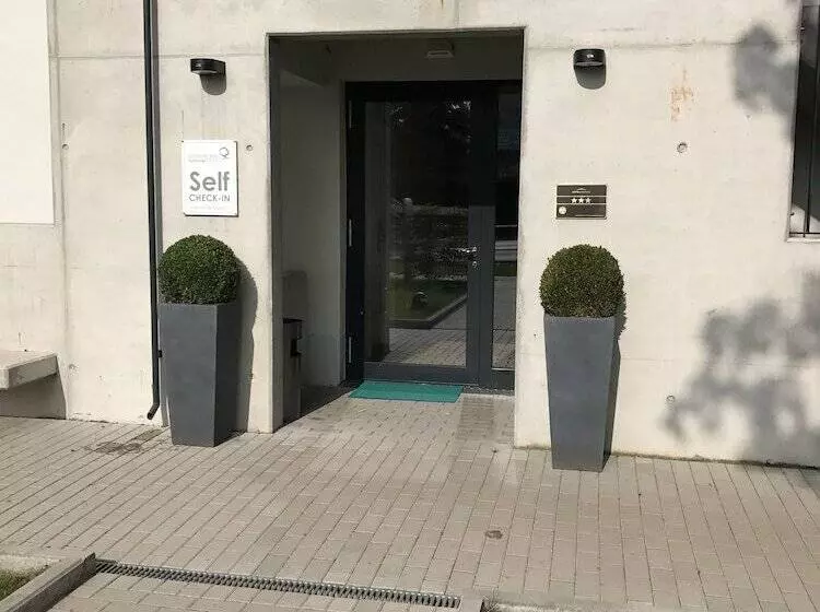 ホテル Country Inn Suiten