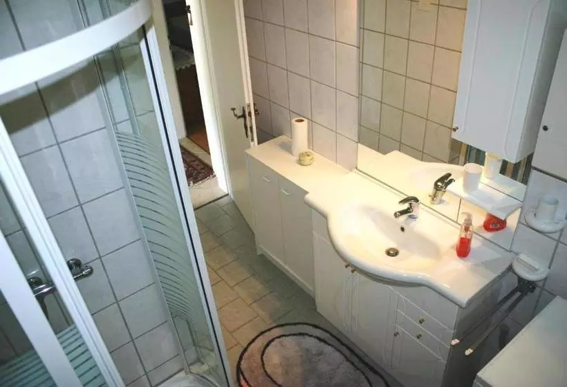 هتل Haus André
