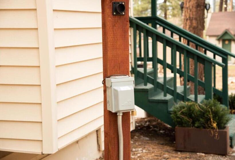 בית מלון כפרי Lakewood Cabins