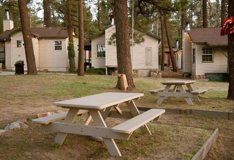 هتل Lakewood Cabins