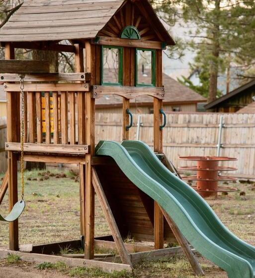 בית מלון כפרי Lakewood Cabins