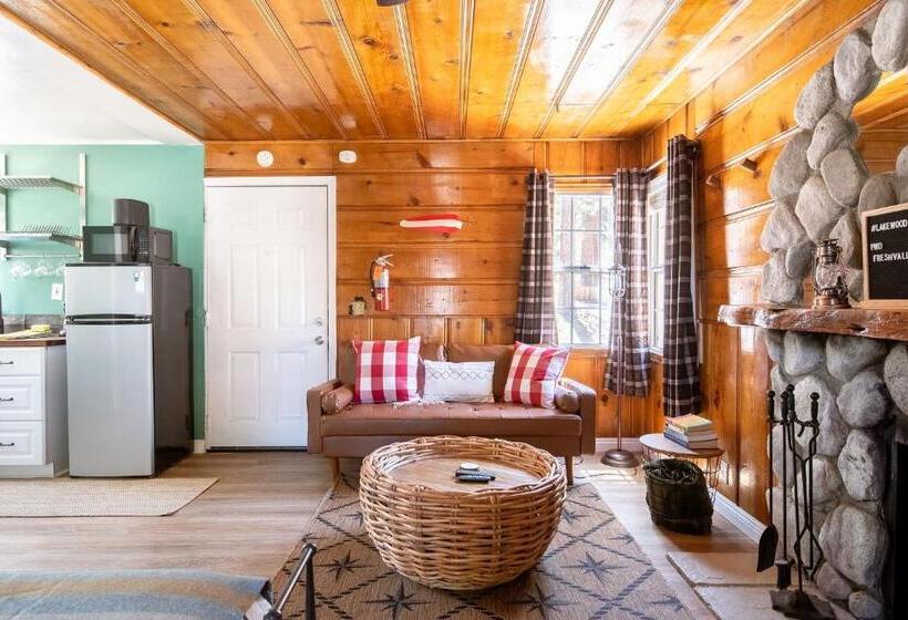 בית מלון כפרי Lakewood Cabins