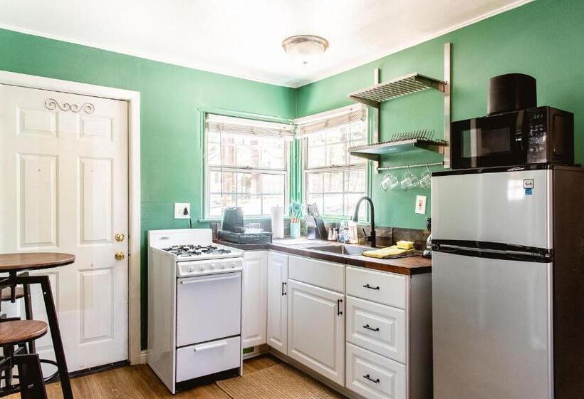 בית מלון כפרי Lakewood Cabins