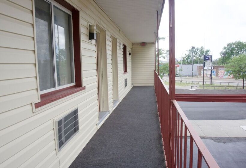 בית מלון כפרי Passport Inn By The Falls Ny