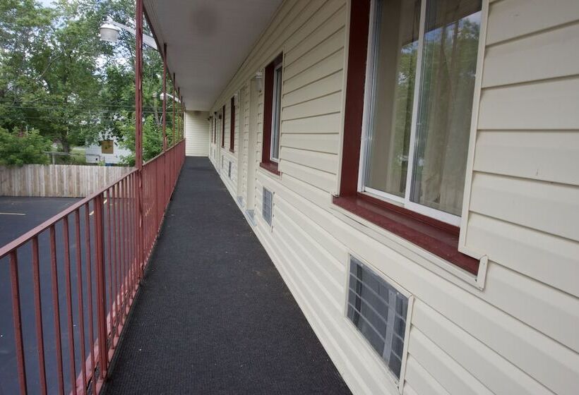 בית מלון כפרי Passport Inn By The Falls Ny