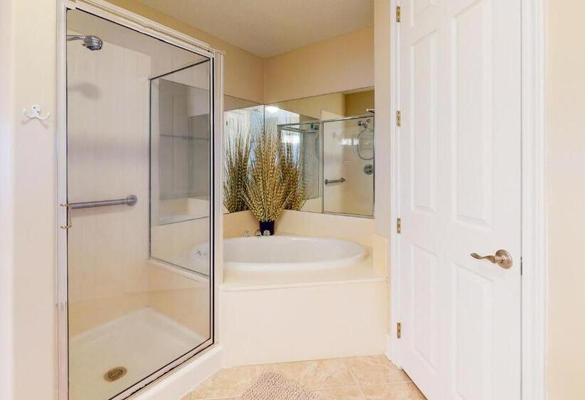 בית מלון כפרי Regency Isle 802