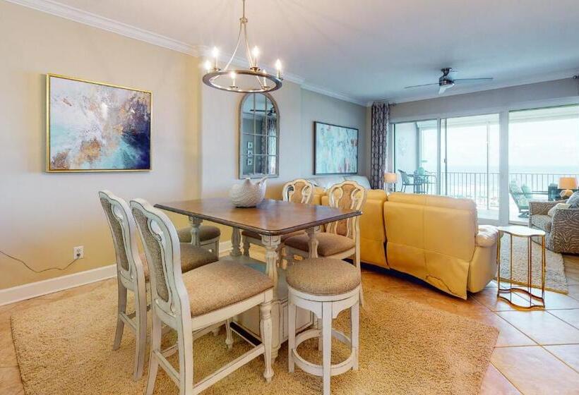 בית מלון כפרי Regency Isle 802