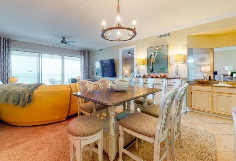 בית מלון כפרי Regency Isle 802