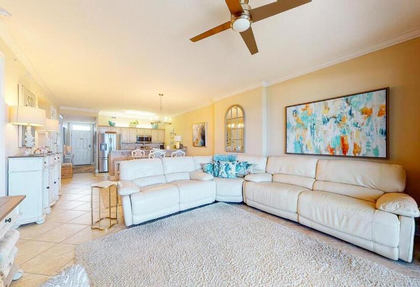 בית מלון כפרי Regency Isle 802