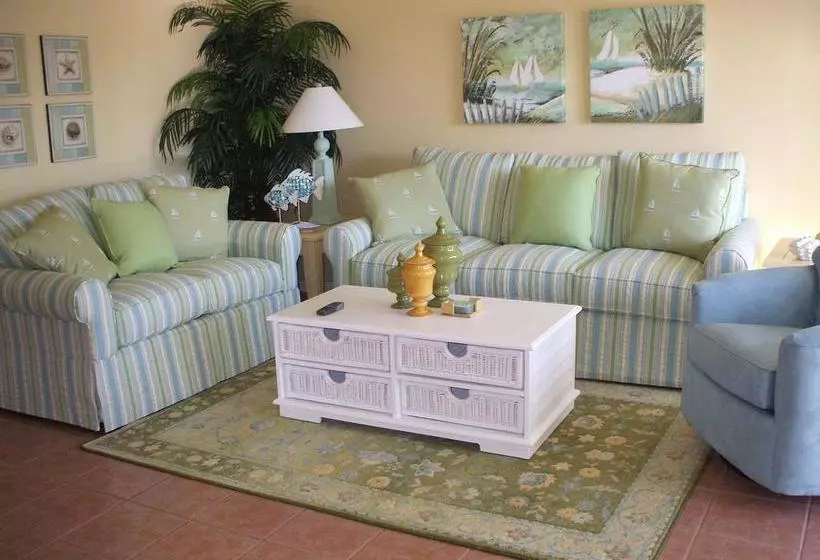 هتل Sea Shells Condominiums